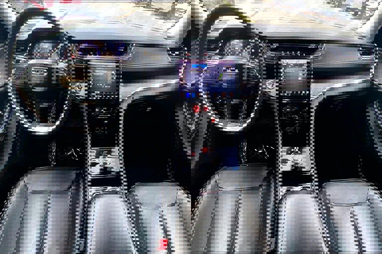 Used 2023 Jeep Grand Cherokee Limited w/ Black Appearance Package image 17