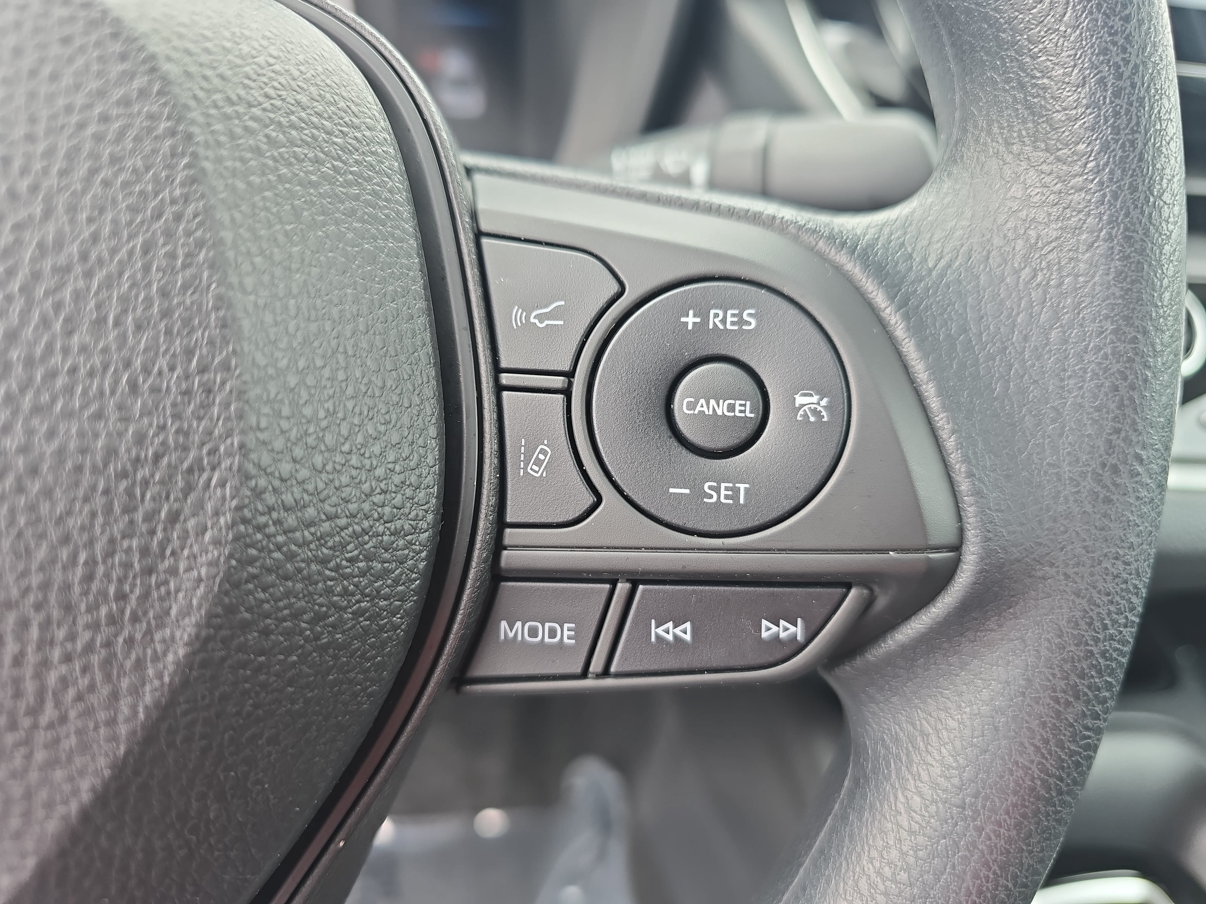 Used 2022 Toyota Corolla LE FWD image 17