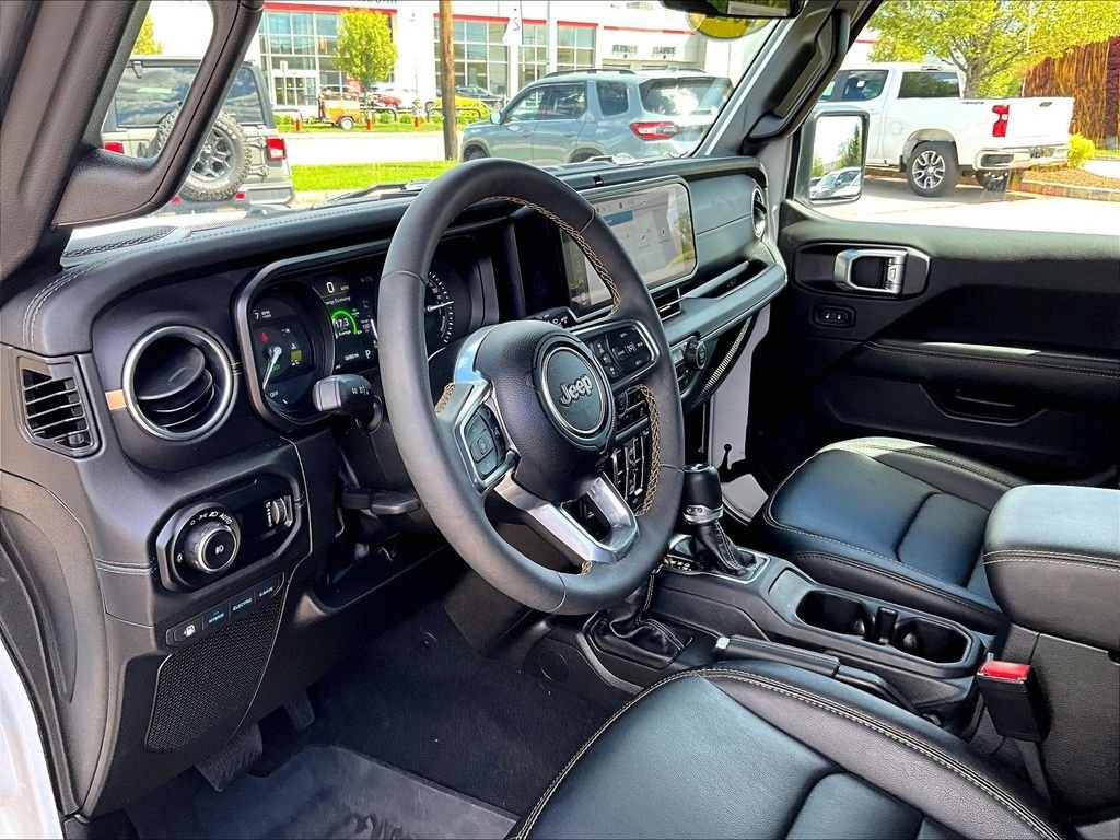 Used 2024 Jeep Wrangler Unlimited Sahara AWD/4WD image 8
