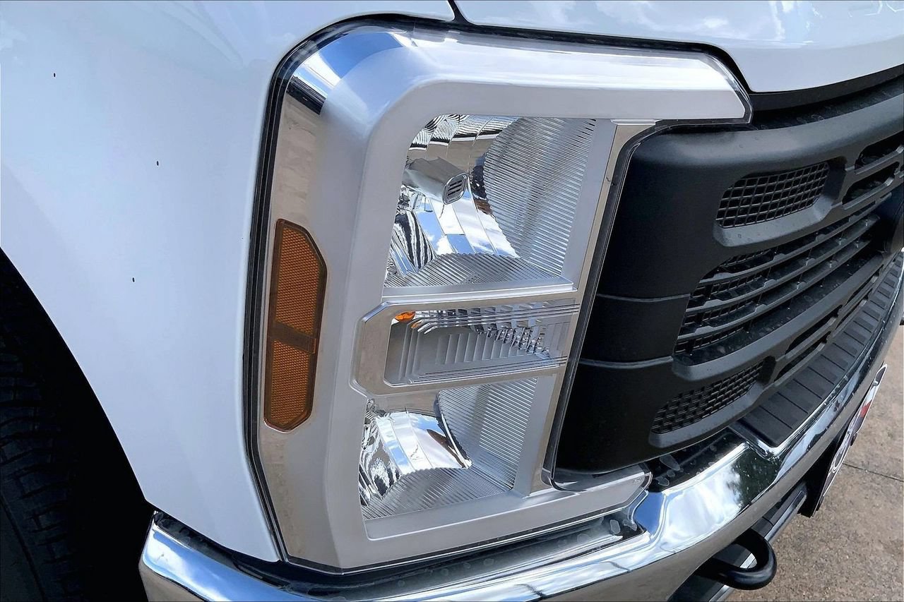 New 2026 Ford F250 XL w/ FX4 Off-Road Package AWD/4WD image 13