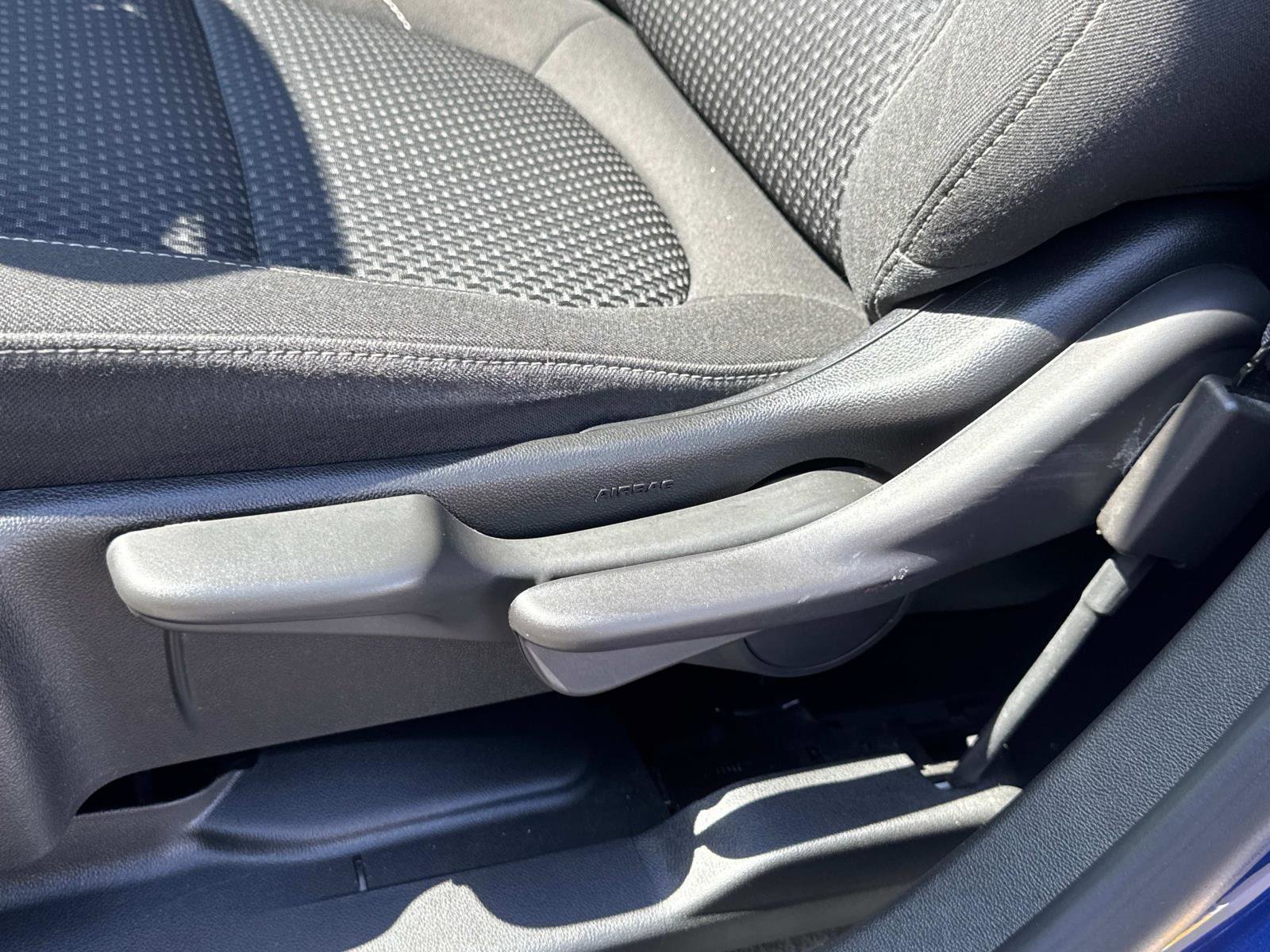 Used 2023 GMC Acadia SLE image 15