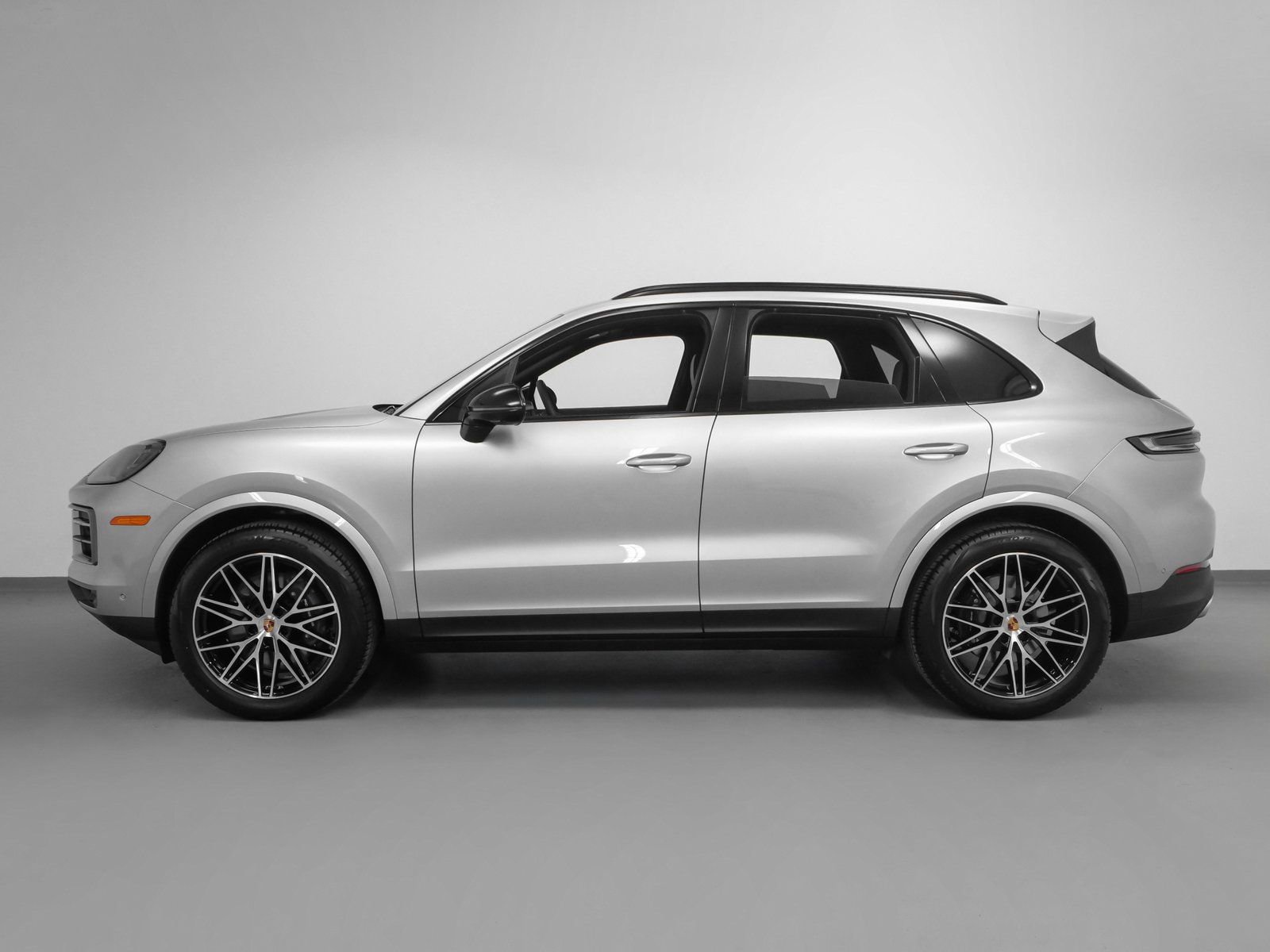Certified 2025 Porsche Cayenne image 2