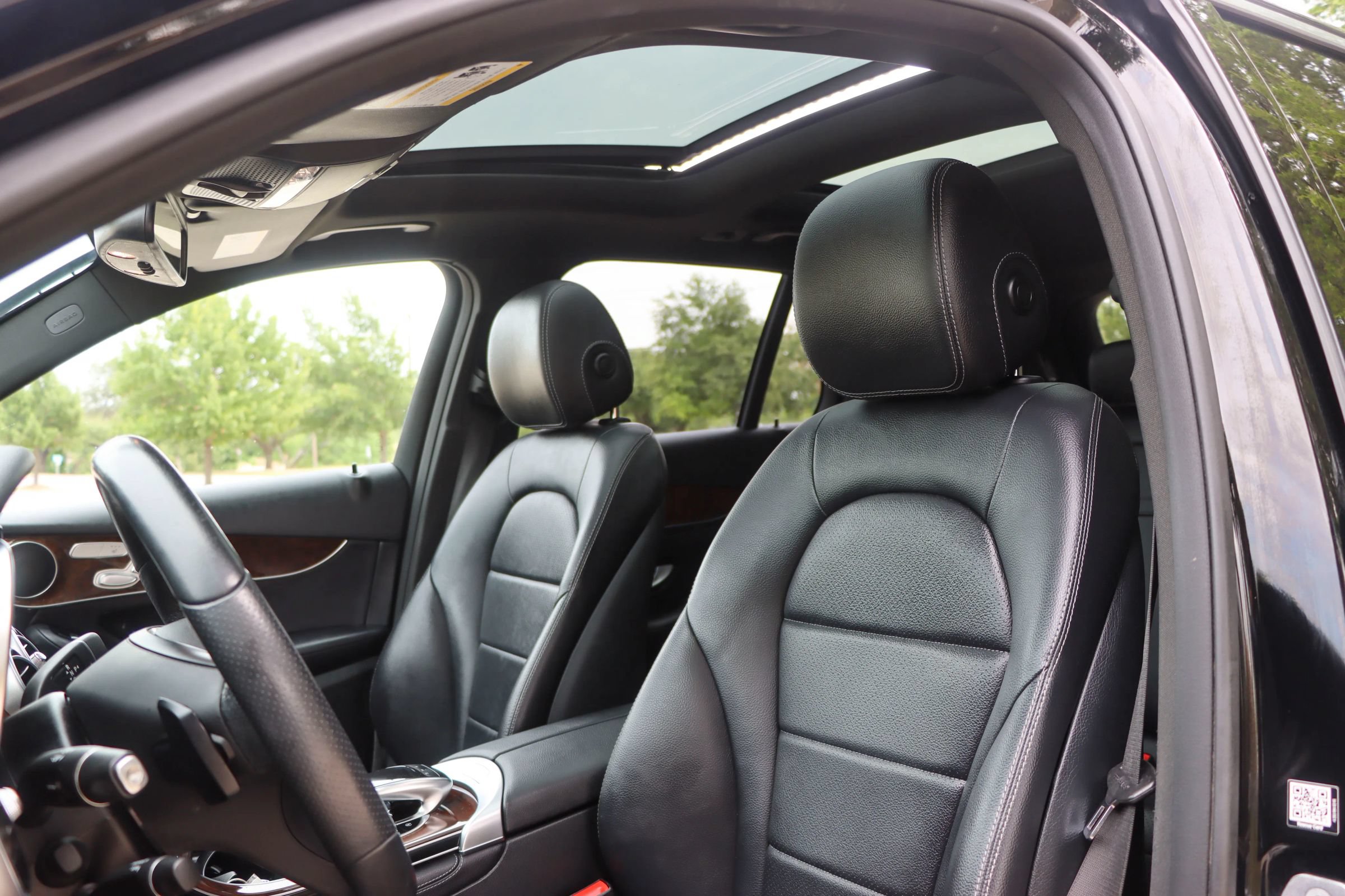 Used 2018 Mercedes-Benz GLC 300 w/ Multimedia Package image 15