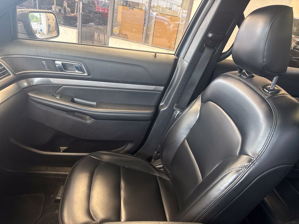 Used 2019 Ford Explorer XLT w/ Equipment Group 202A AWD/4WD image 21