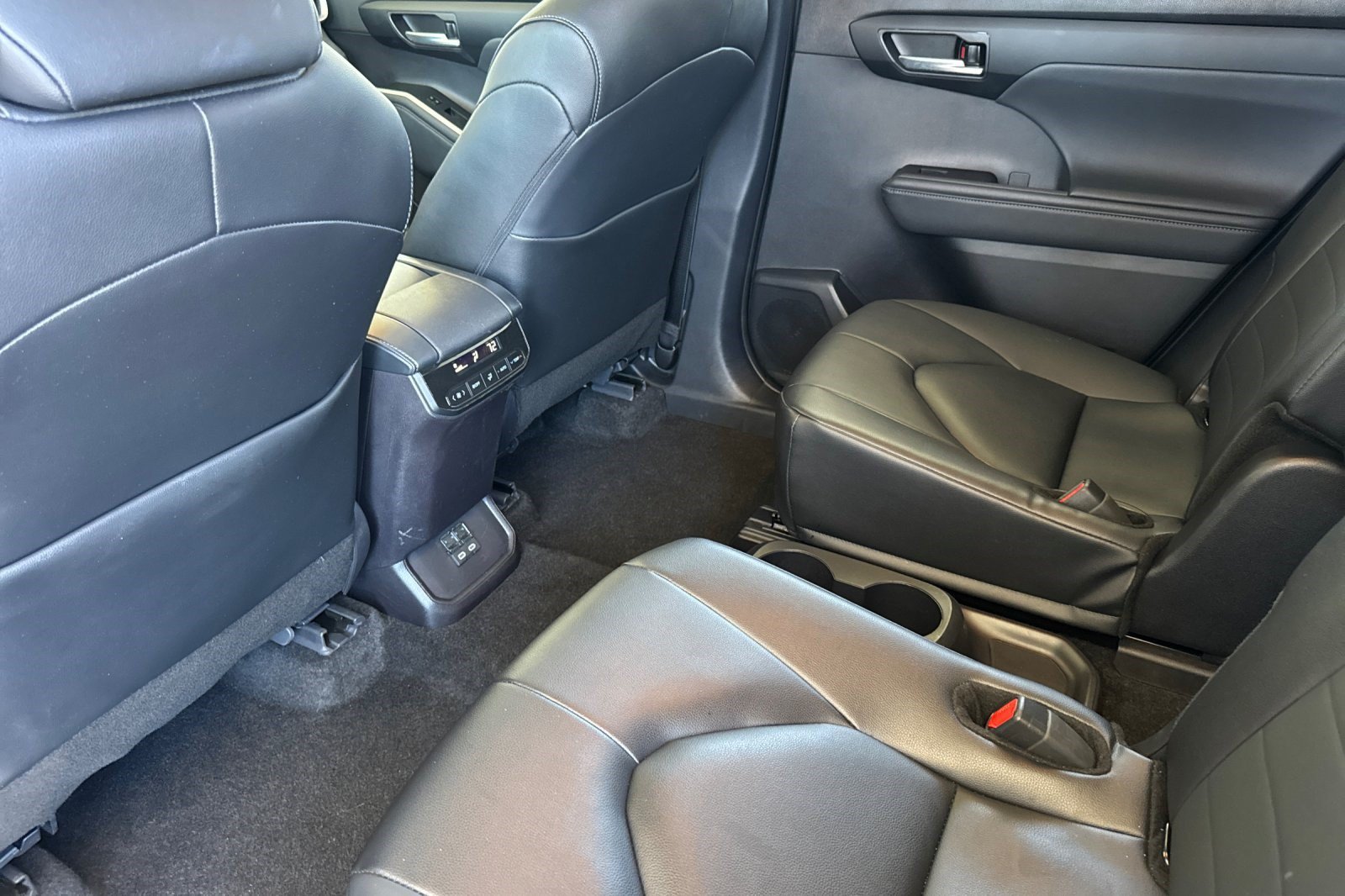 Used 2026 Toyota Highlander XLE AWD/4WD image 26