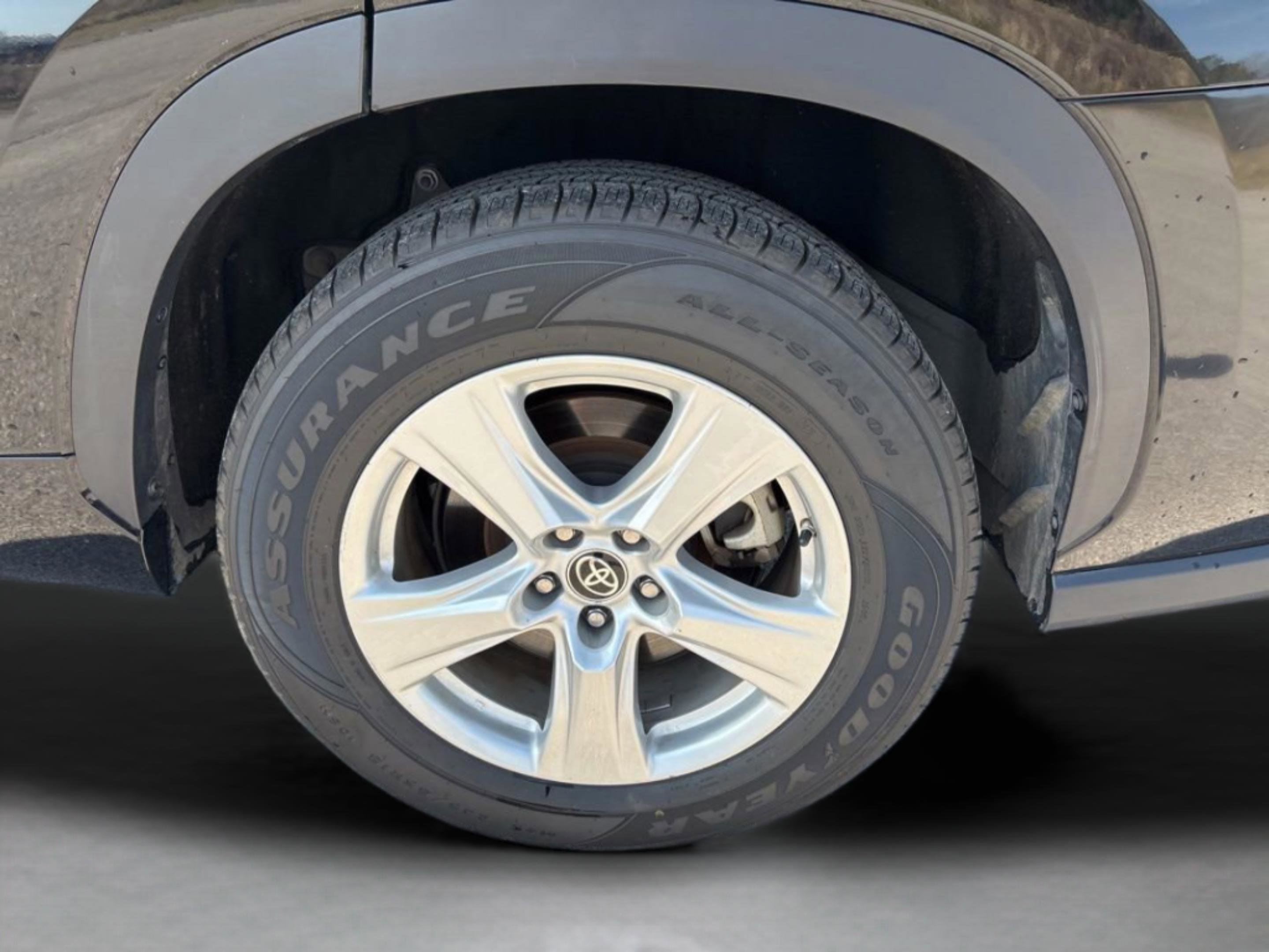 Certified 2024 Toyota Highlander LE image 14