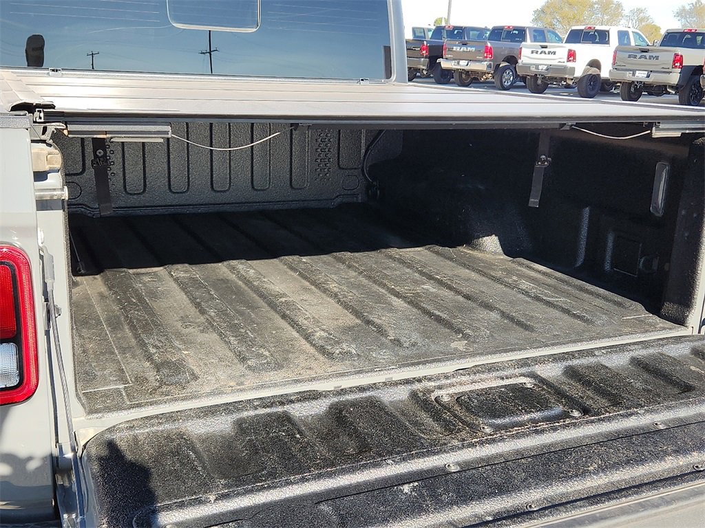 Used 2021 Jeep Gladiator Willys image 12