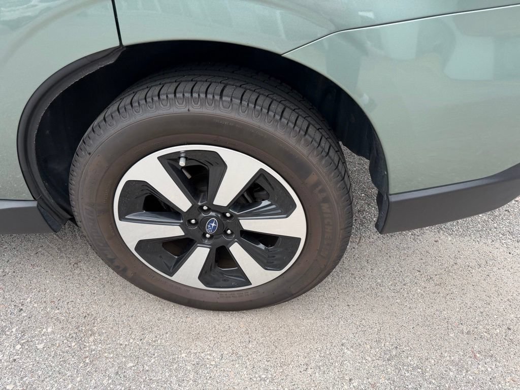 Used 2018 Subaru Forester 2.5i Premium w/ All-Weather Package AWD/4WD image 9