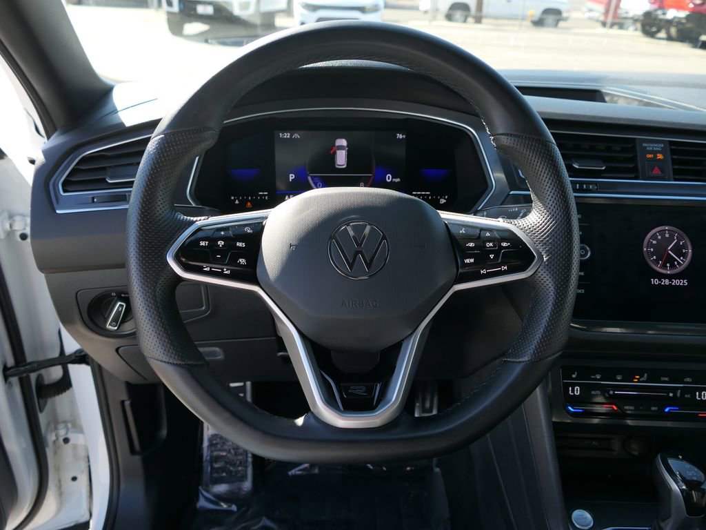 Used 2022 Volkswagen Tiguan SE R-Line image 16