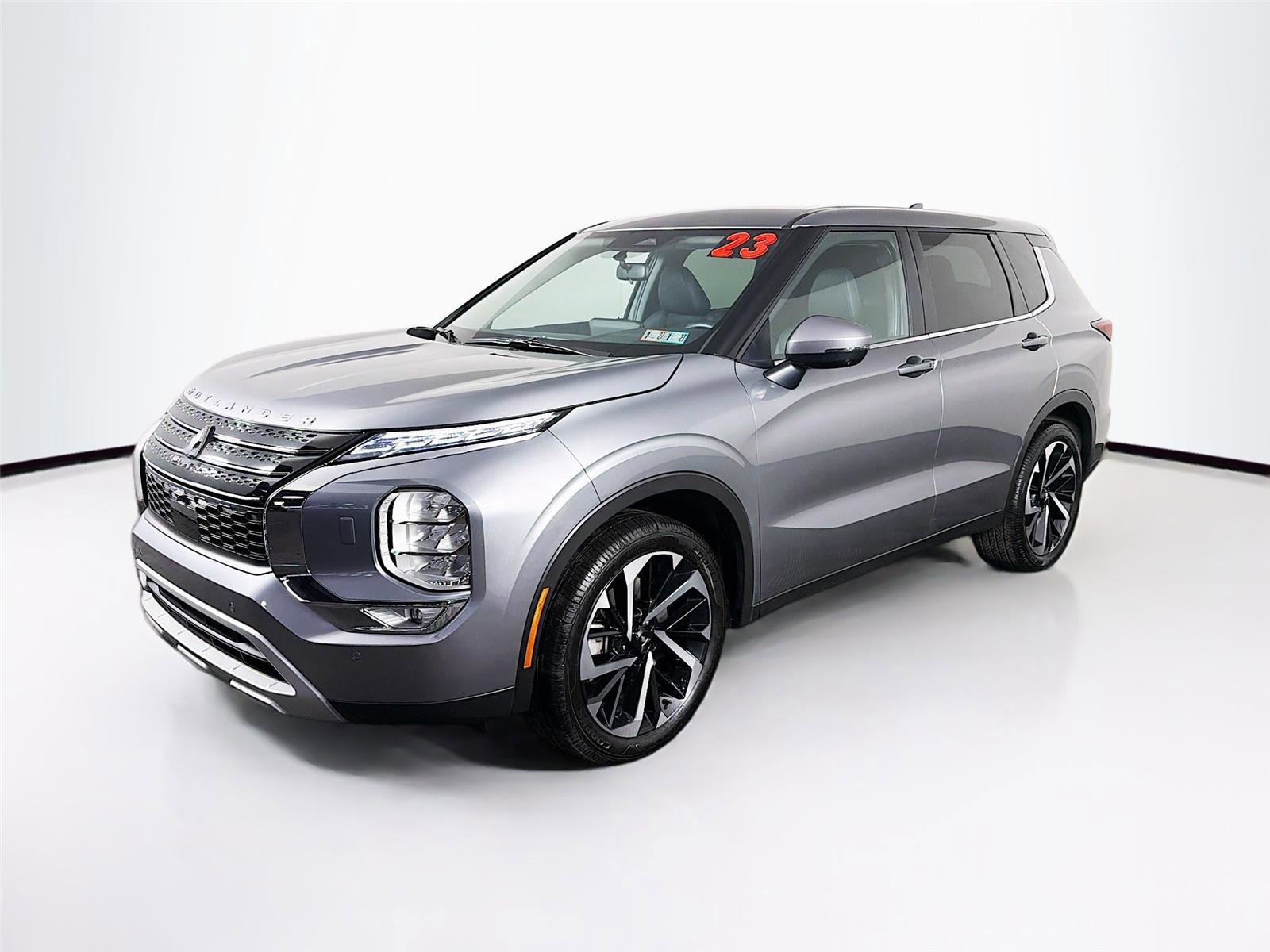 Used 2023 Mitsubishi Outlander SE AWD/4WD image 3