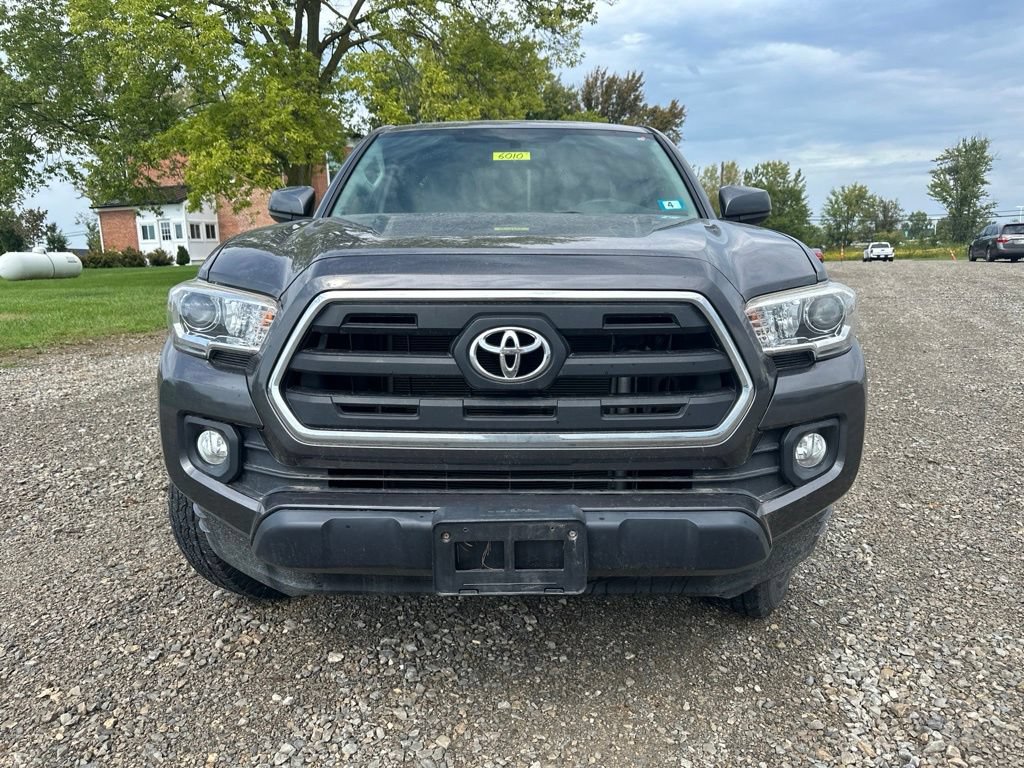 Used 2016 Toyota Tacoma SR5 AWD/4WD image 2