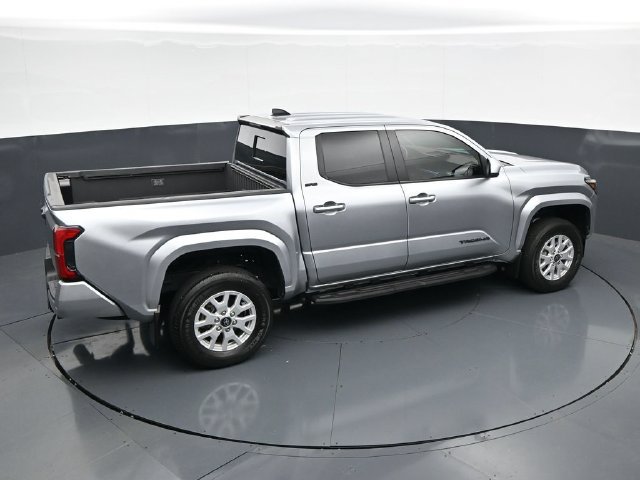 Used 2024 Toyota Tacoma SR5 AWD/4WD image 32