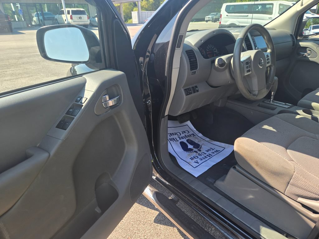 Used 2019 Nissan Frontier SV RWD image 6