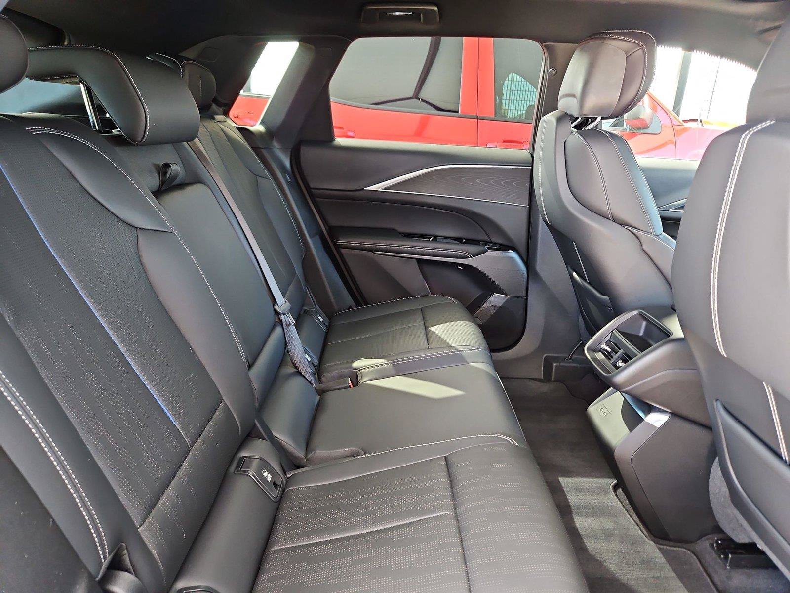 Used 2024 Cadillac Lyriq Luxury RWD image 29