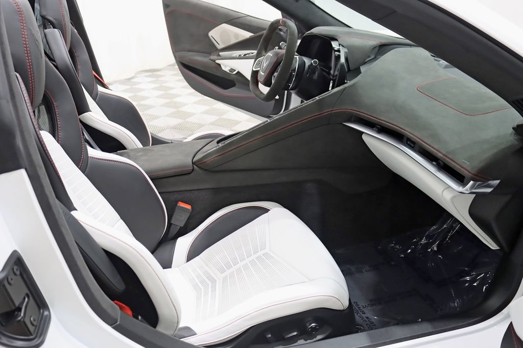 Used 2023 Chevrolet Corvette Stingray Premium Conv w/ Z51 Performance Package RWD image 32