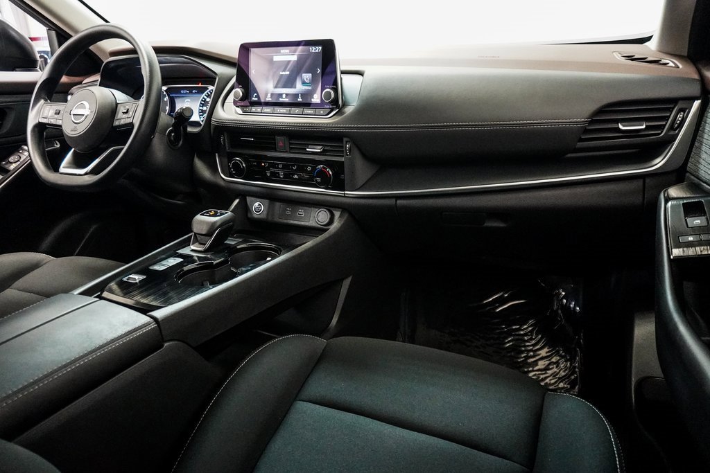 Used 2023 Nissan Rogue S image 10