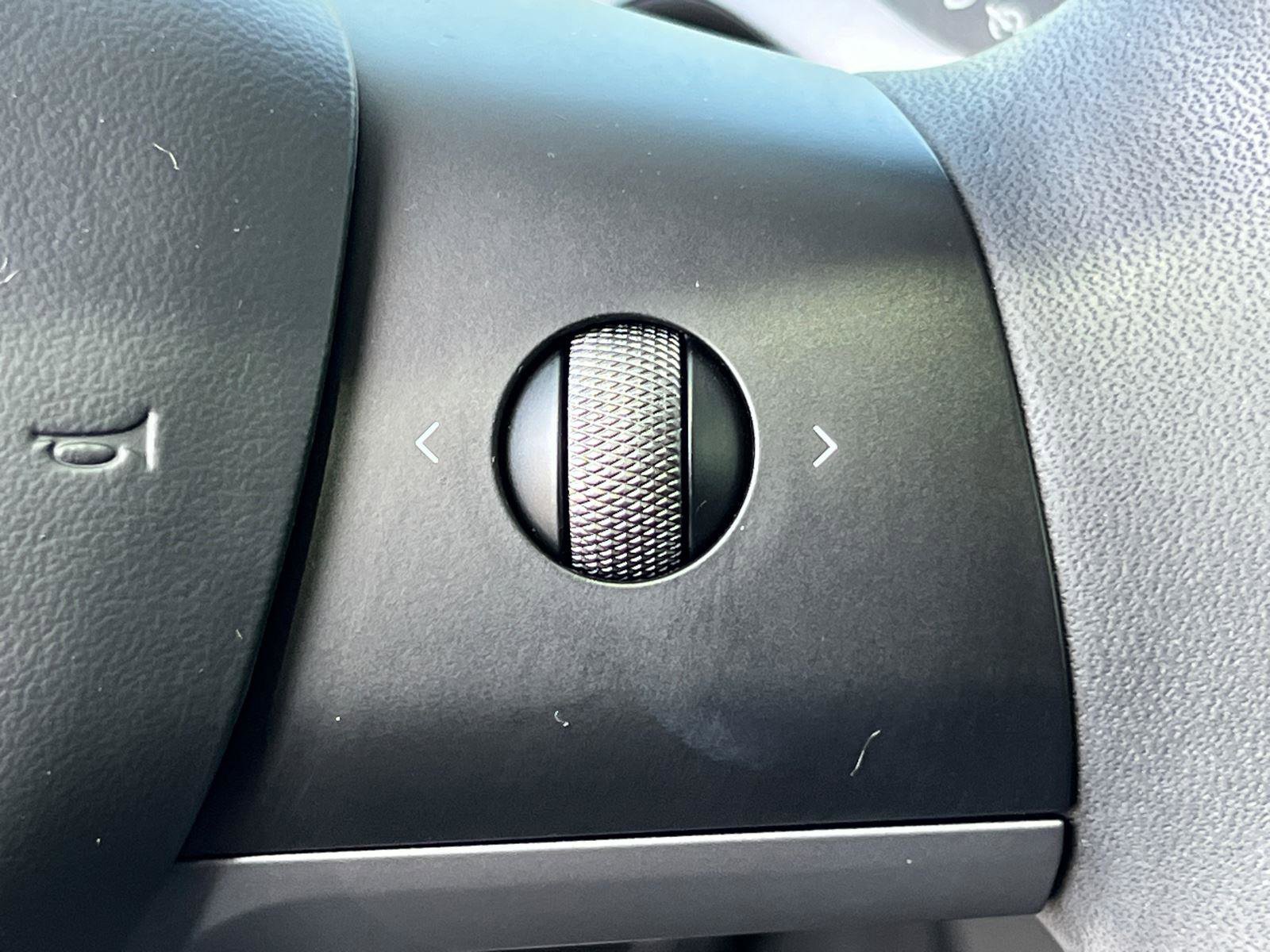 Used 2023 Tesla Model Y Performance image 25