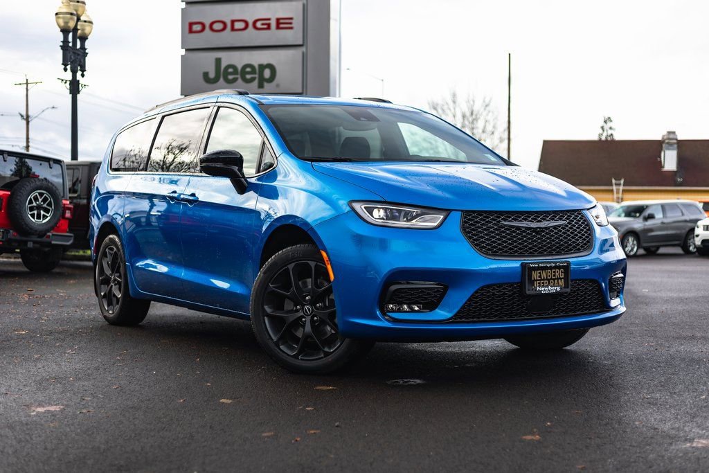 New 2026 Chrysler Pacifica Select w/ S Appearance Package image 1