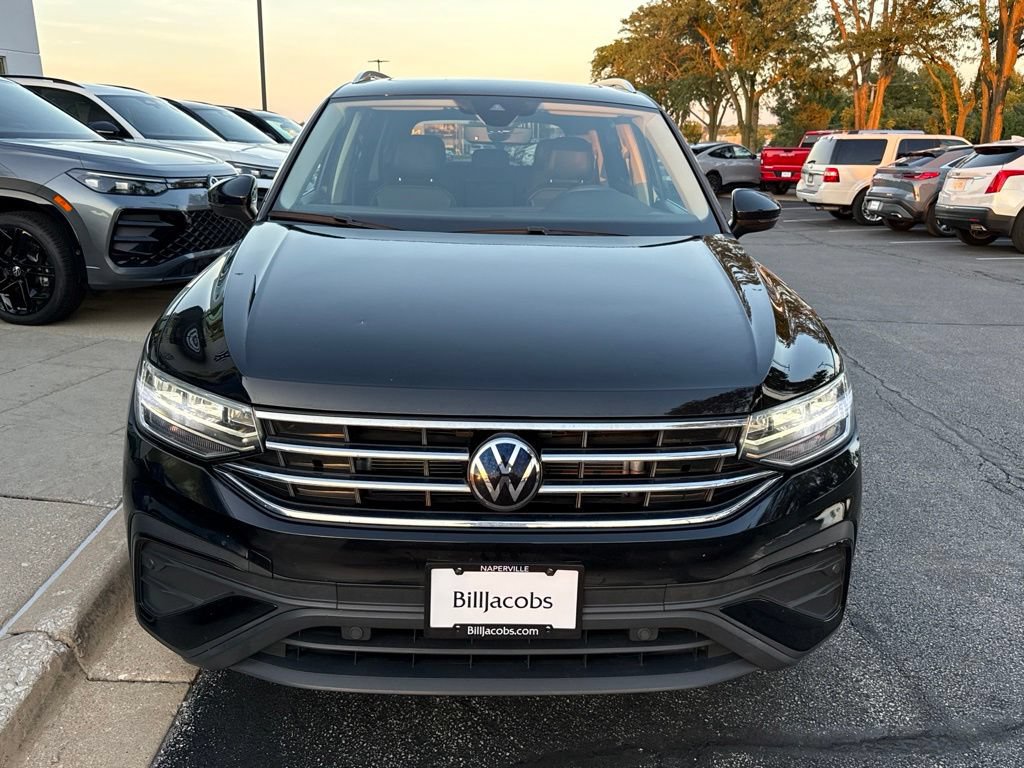 Used 2024 Volkswagen Tiguan SE w/ Panoramic Sunroof Package AWD/4WD image 9
