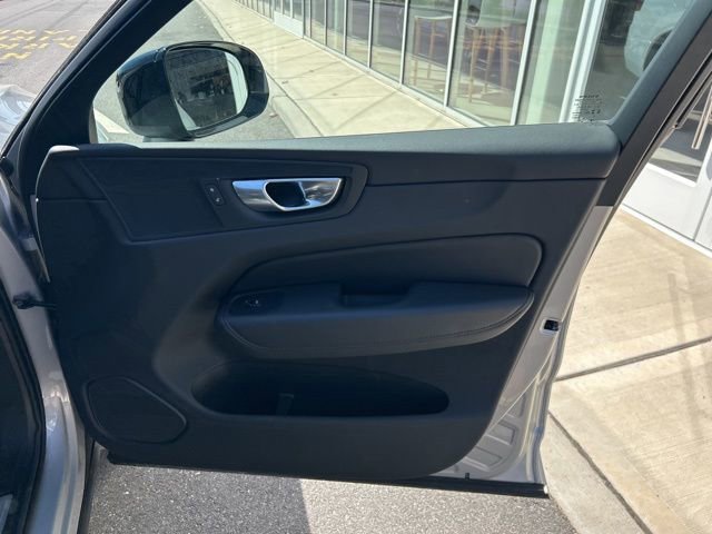 Used 2025 Volvo XC60 B5 Plus image 14
