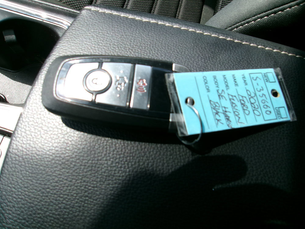 Used 2020 Ford Fusion SE FWD image 18