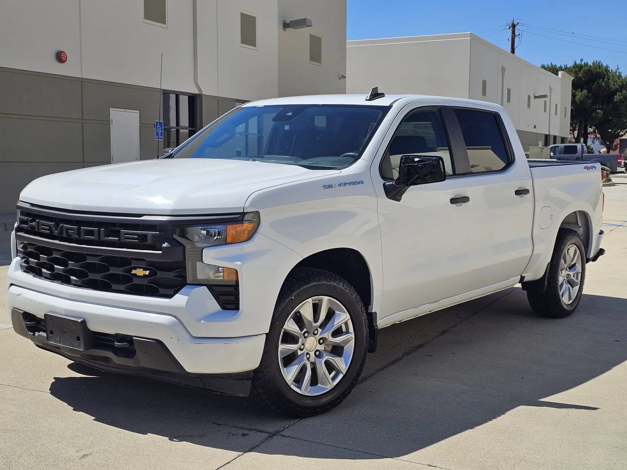 Used 2023 Chevrolet Silverado 1500 Custom AWD/4WD image 1