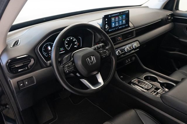 Used 2024 Honda Pilot Touring image 3