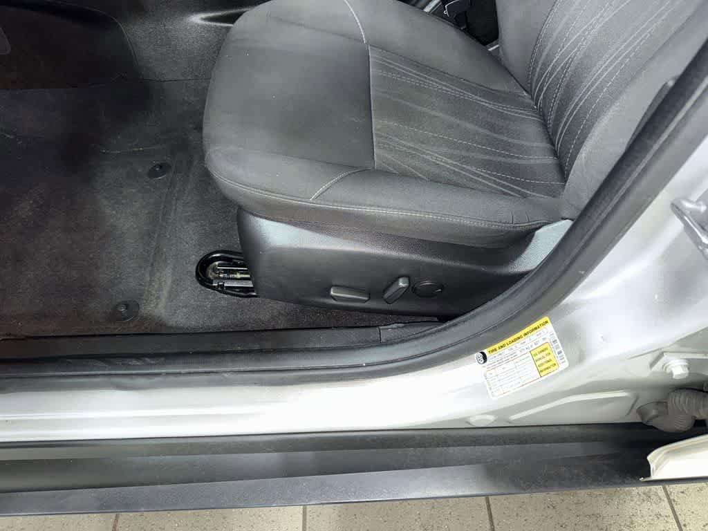 Used 2016 Ford Focus SE w/ SE Power Seat Package image 23