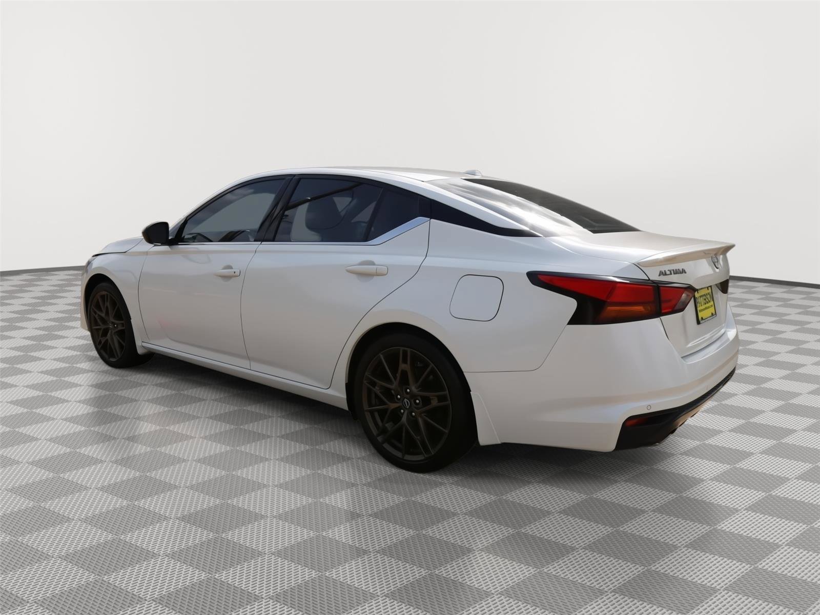 Used 2025 Nissan Altima 2.5 SR FWD image 7