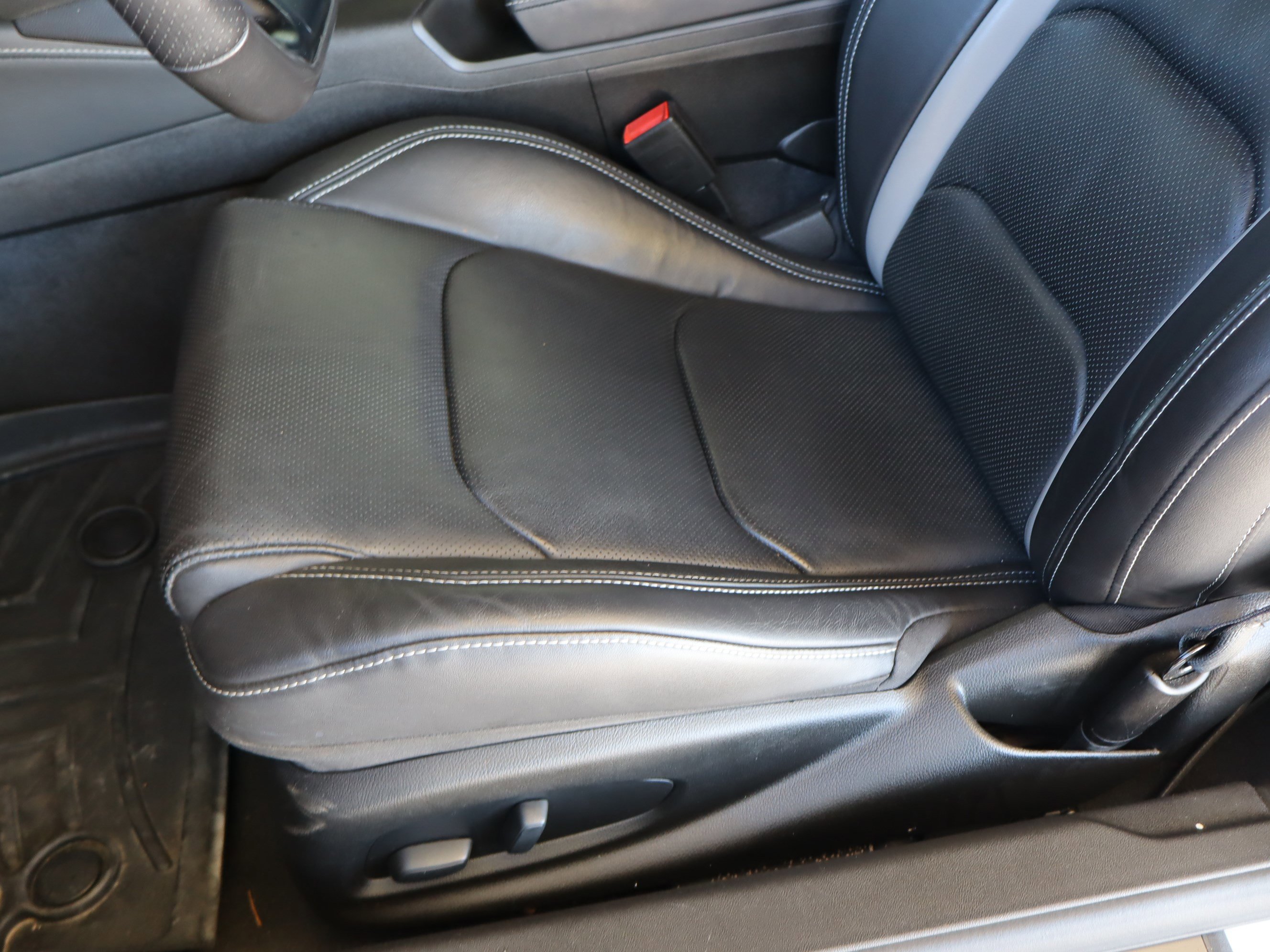 Used 2022 Chevrolet Camaro LT w/ RS Package image 14