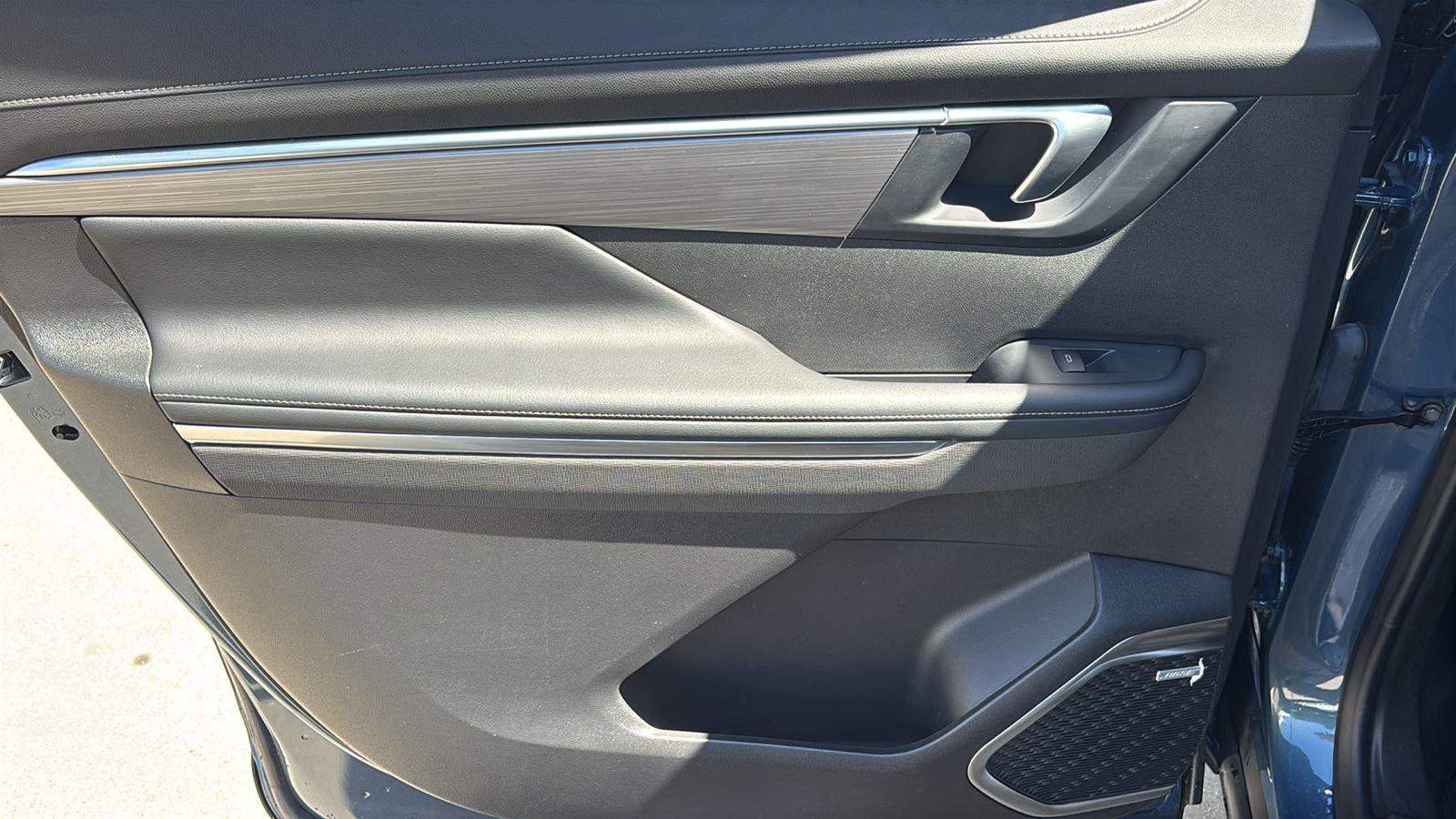 Certified 2025 Buick Enclave Preferred FWD image 16