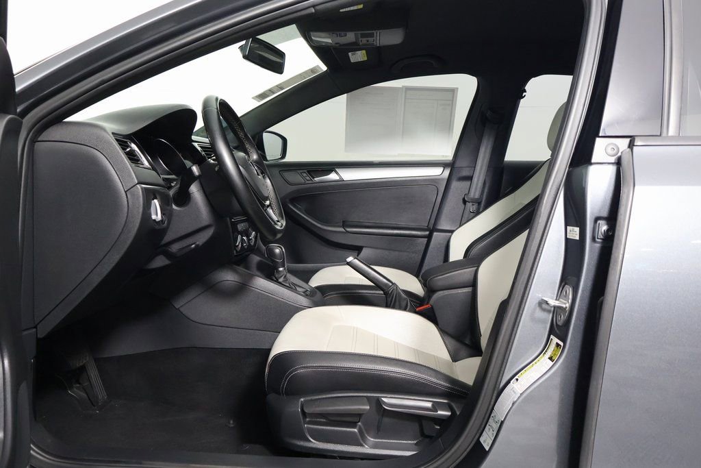 Used 2016 Volkswagen Jetta Sport w/ Lighting Package FWD image 11