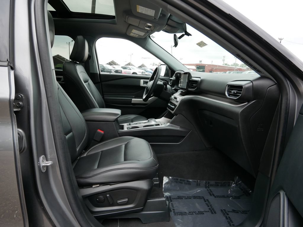 Certified 2023 Ford Explorer XLT w/ Equipment Group 202A AWD/4WD image 8