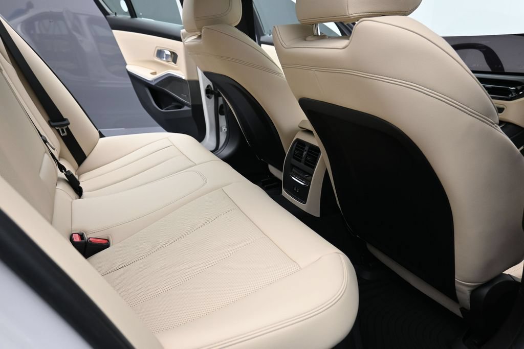 New 2026 BMW 330i xDrive Sedan w/ Premium Package AWD/4WD image 19