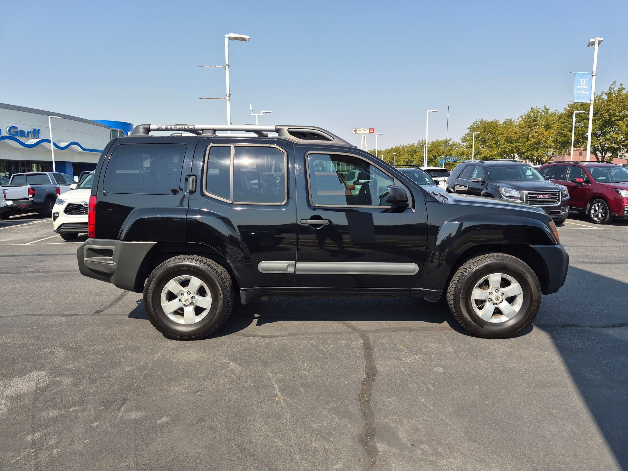 Used 2011 Nissan Xterra S AWD/4WD image 2