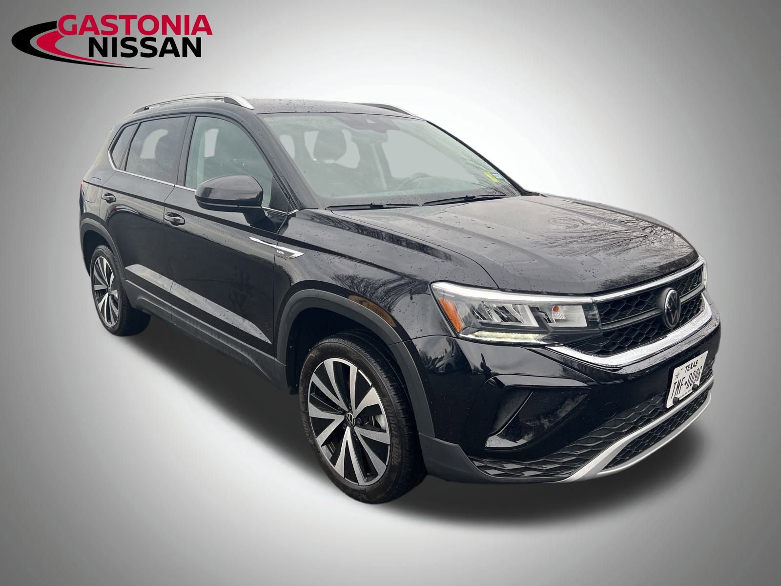 Used 2024 Volkswagen Taos SE image 2