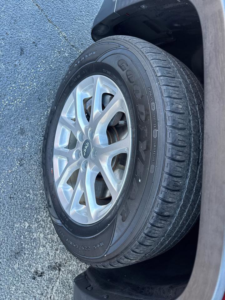 Used 2015 Jeep Cherokee Sport image 20