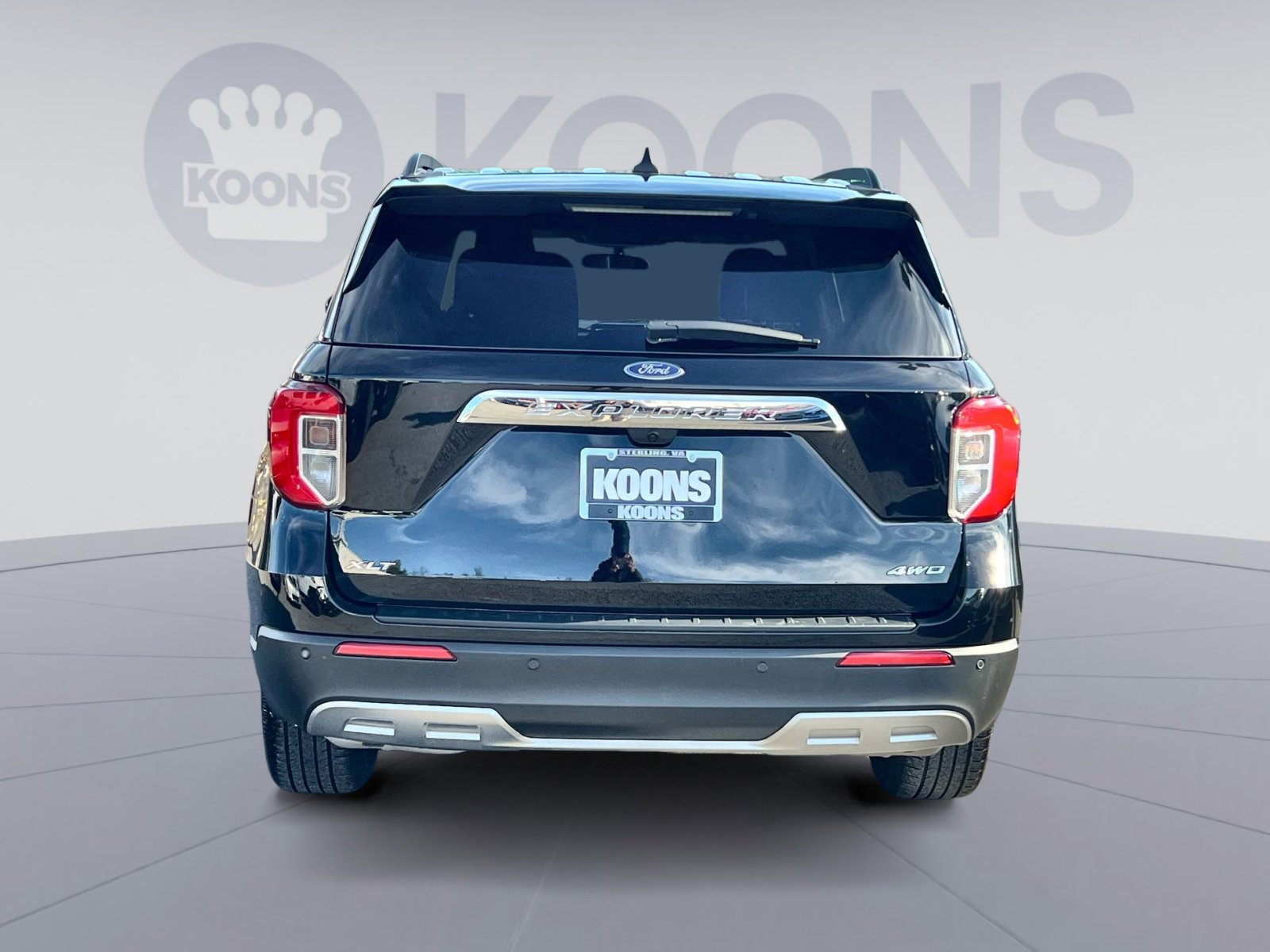 Used 2023 Ford Explorer XLT w/ Equipment Group 202A image 5