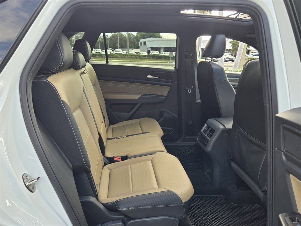 Used 2021 Volkswagen Atlas Cross Sport SE w/ Panoramic Sunroof Package image 16