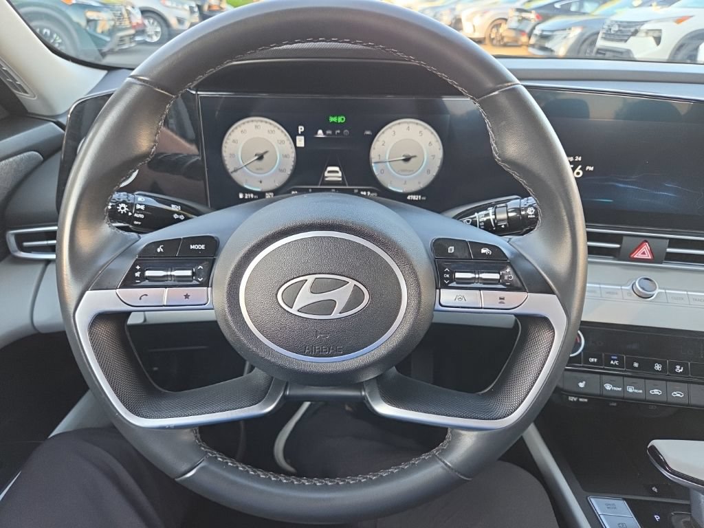 Used 2025 Hyundai Elantra Limited FWD image 23
