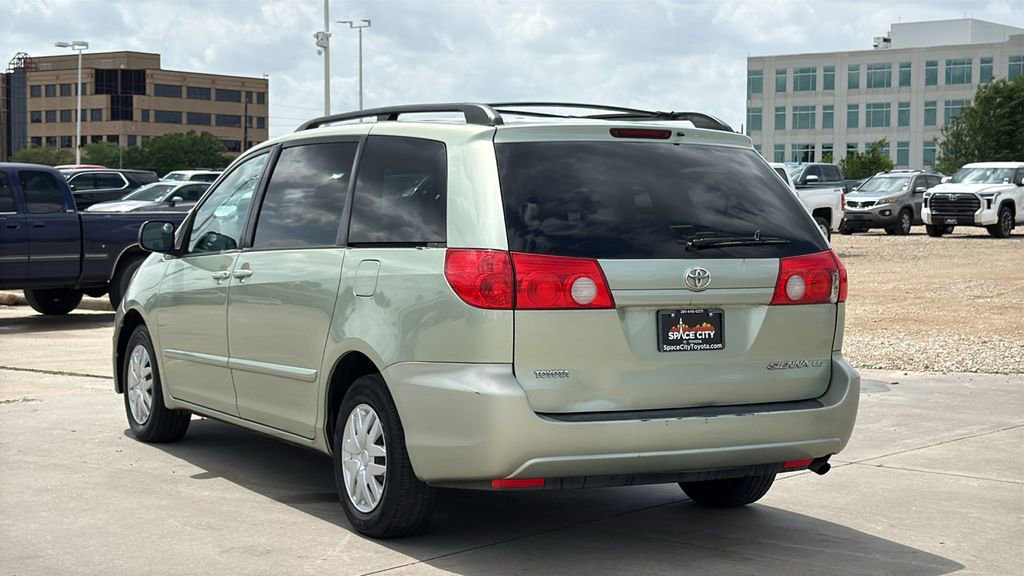 Used 2010 Toyota Sienna LE FWD image 7