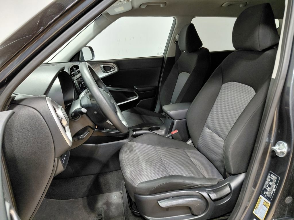 Used 2023 Kia Soul LX w/ LX Technology Package FWD image 2