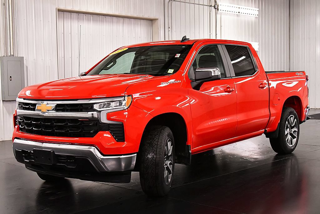 Used 2025 Chevrolet Silverado 1500 LT AWD/4WD image 3