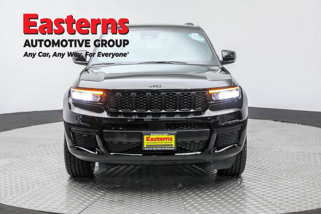 Used 2023 Jeep Grand Cherokee L Laredo image 2