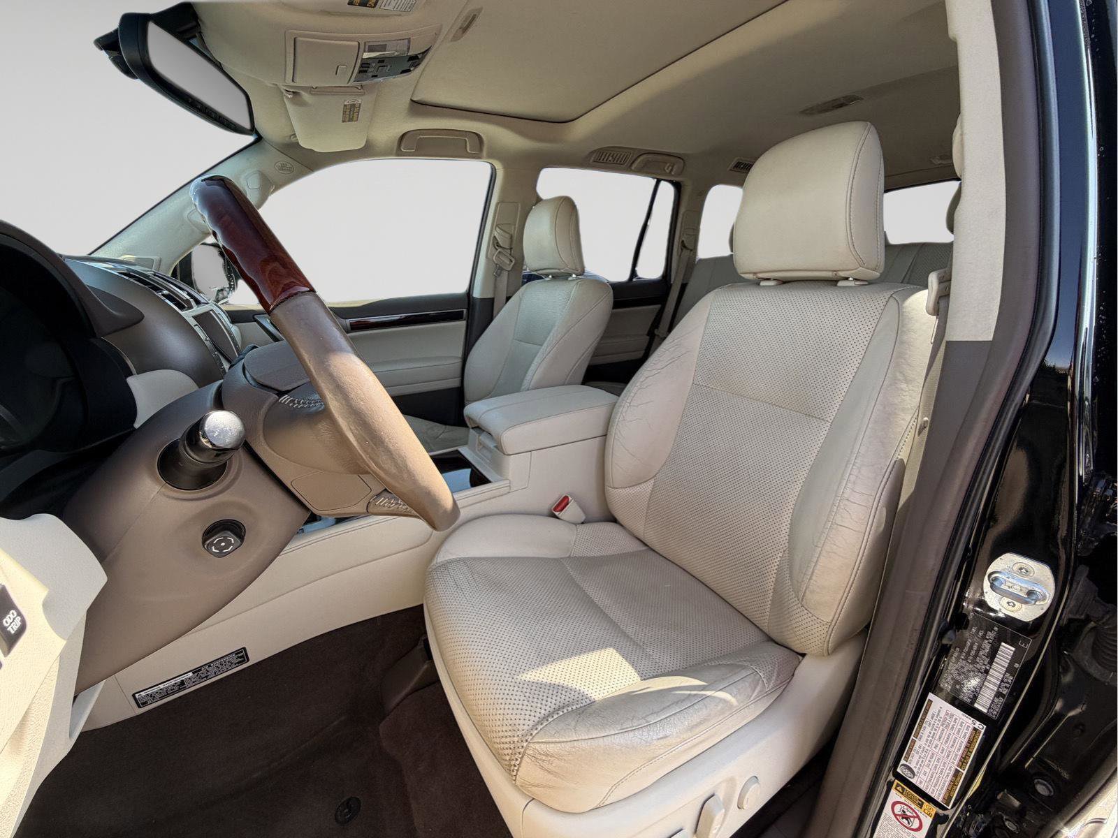 Used 2016 Lexus GX 460 Luxury w/ Preferred Accessory Package image 10