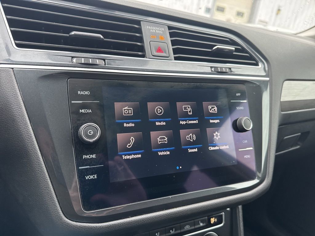 Used 2020 Volkswagen Tiguan SE image 15