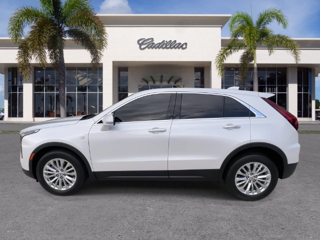 Certified 2024 Cadillac XT4 Luxury w/ Cold Weather Package FWD image 8