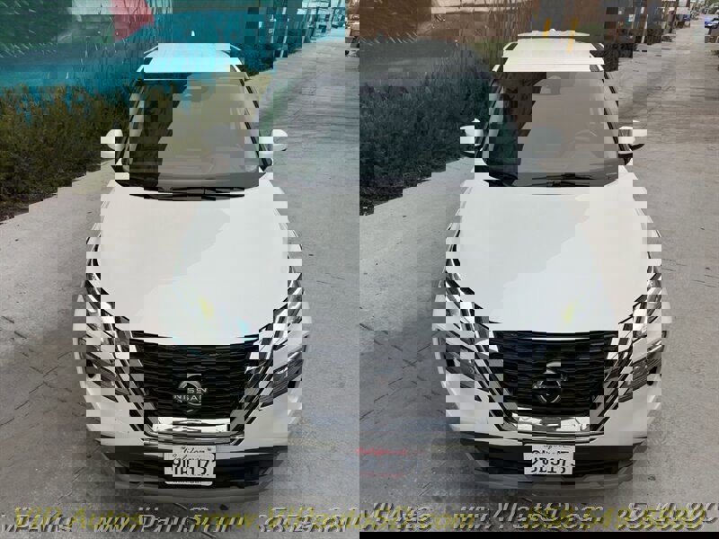 Used 2023 Nissan Rogue SV image 2