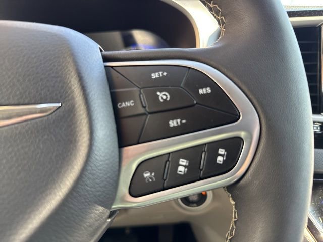 Used 2024 Chrysler Pacifica Touring-L image 13