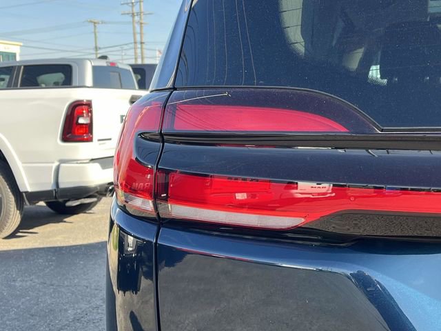 Used 2023 Chrysler Pacifica Limited image 10